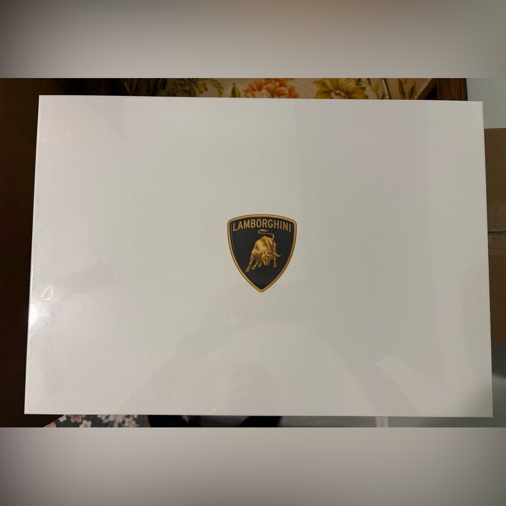 Lamborghini Urus S Welcome Kit - New
